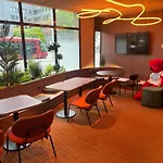 ノボテル スイーツ クレルモン フェラン ポリドーム ホテル 4*