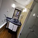 ノボテル スイーツ クレルモン フェラン ポリドーム 4*