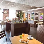 Novotel Ferrand Polydome 호텔