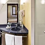 ノボテル スイーツ クレルモン フェラン ポリドーム