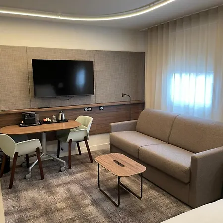 Отель Novotel Ferrand Polydome Клермон-Ферран