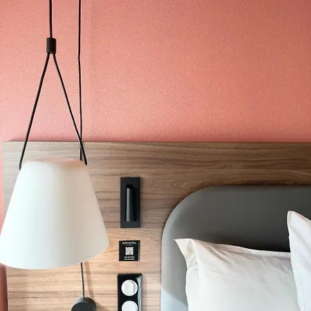 Novotel Ferrand Polydome 호텔