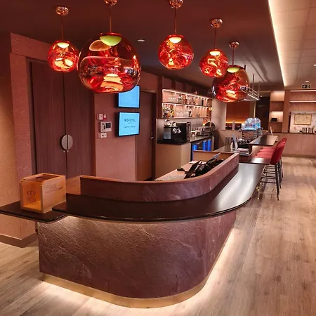 ホテル ノボテル スイーツ クレルモン フェラン ポリドーム