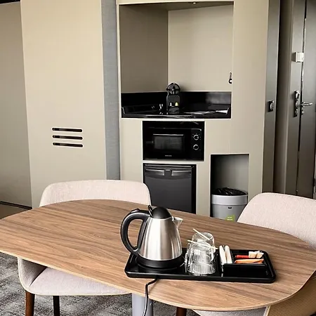 ノボテル スイーツ クレルモン フェラン ポリドーム ホテル