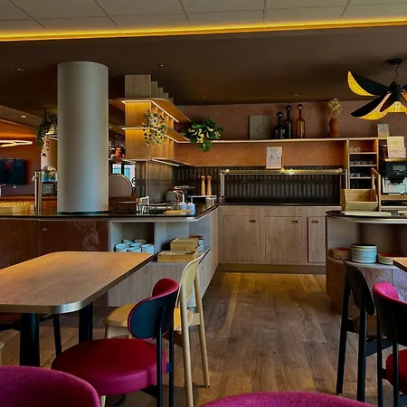 Отель Novotel Ferrand Polydome 4*