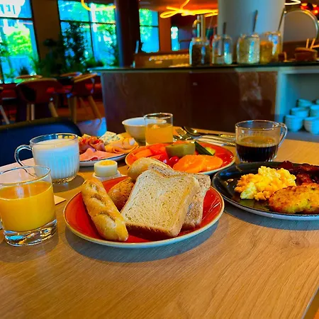 호텔 Novotel Ferrand Polydome 4*