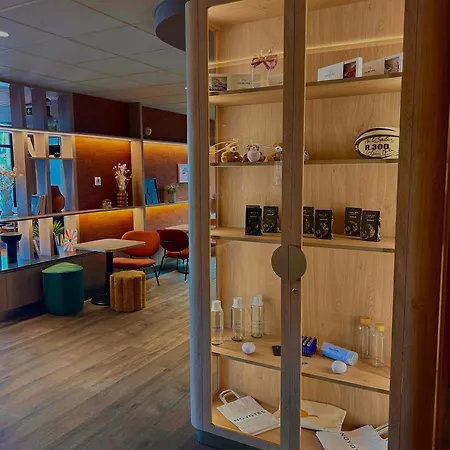호텔 Novotel Ferrand Polydome 4*