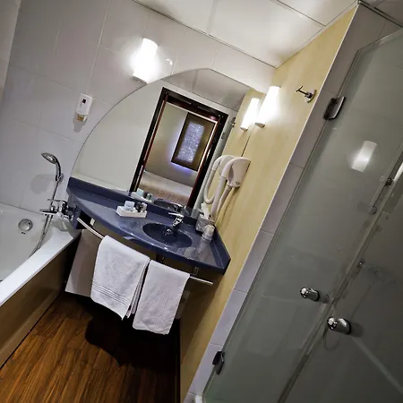 ノボテル スイーツ クレルモン フェラン ポリドーム 4*