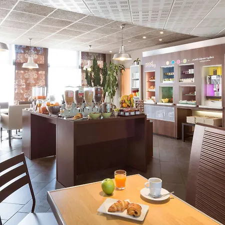 Novotel Ferrand Polydome Отель