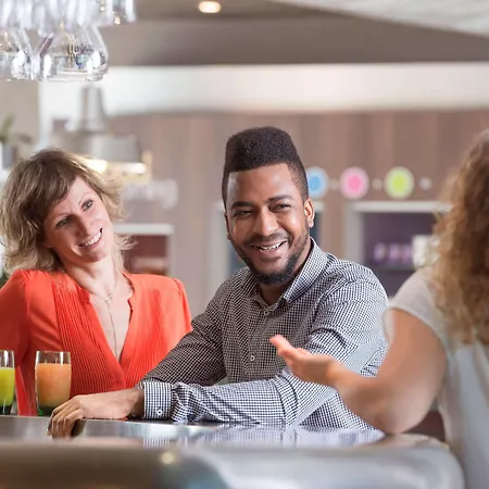 ホテル ノボテル スイーツ クレルモン フェラン ポリドーム