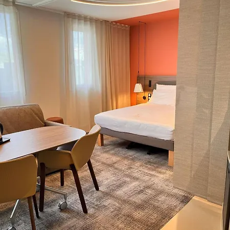 Novotel Ferrand Polydome 4* 클레르몽페랑