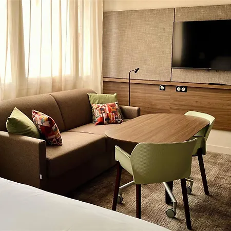 호텔 Novotel Ferrand Polydome 4*