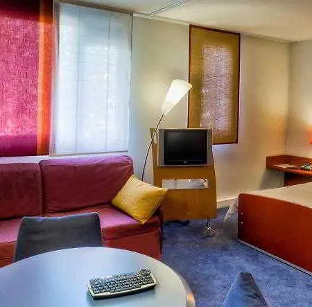 ノボテル スイーツ クレルモン フェラン ポリドーム