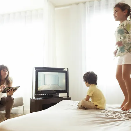 ノボテル スイーツ クレルモン フェラン ポリドーム ホテル 4*