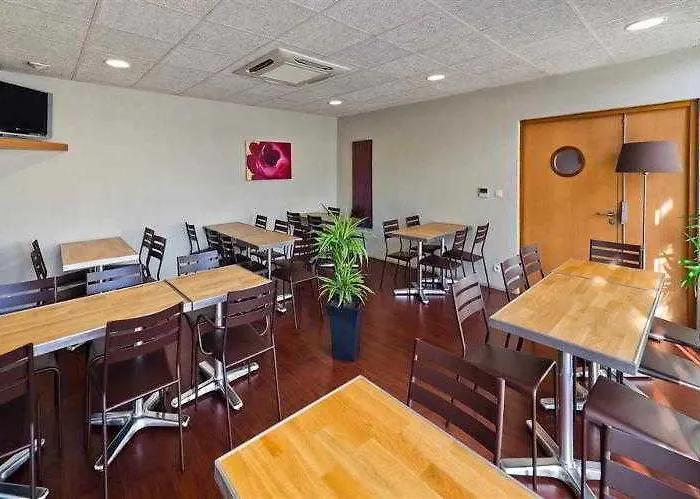 Novotel Ferrand Polydome Отель